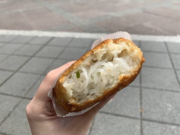 古亭超人氣銅板美食「溫州街蘿蔔絲餅達人」，不排隊吃不到的爆餡蘿蔔絲餅！