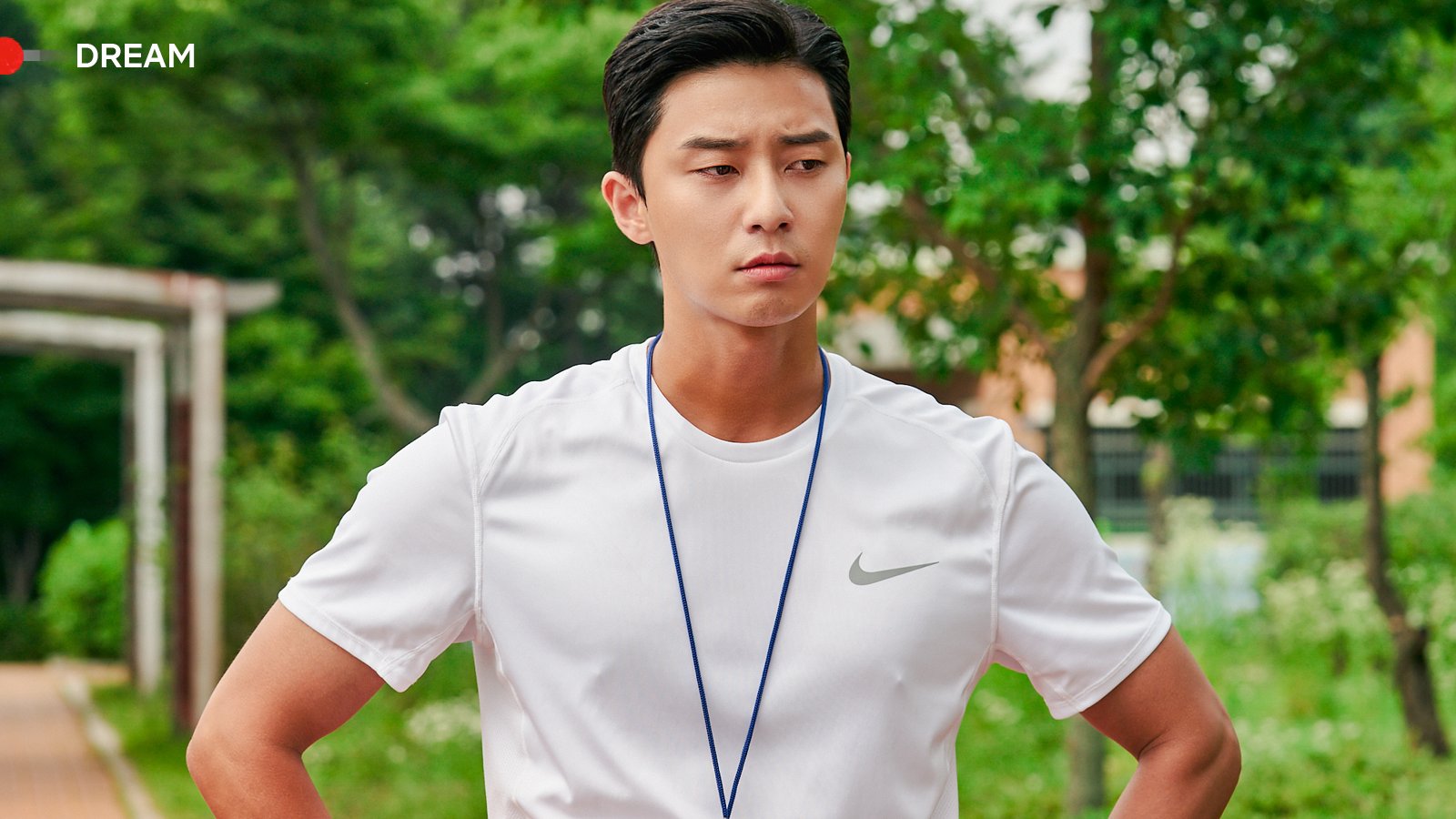朴敘俊、IU互看不順眼還互比中指？Netflix 韓國電影《DREAMA夢想代表隊》爆笑溫馨交織、7/25上線