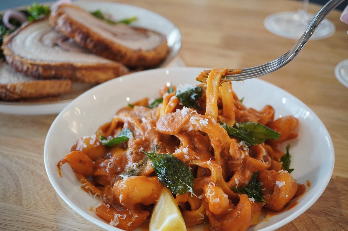義大利麵名店「PASTA & CO.」座落台北松江南京！結合市集與咖啡館，除了吃美食還能將材料買回家享受自煮