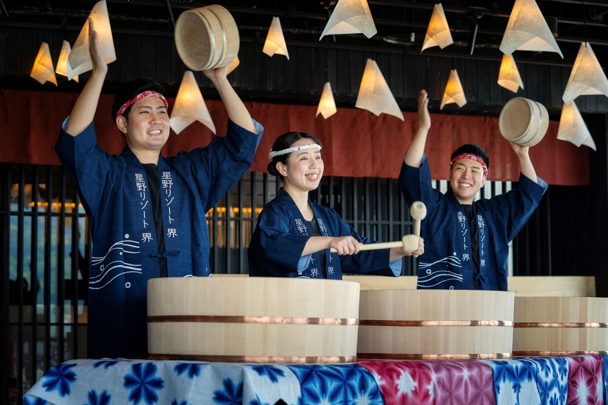 【日本旅行】住在隈研吾設計的旅館裡！星野集團溫泉旅館品牌「界」別府館，重現當地熱鬧溫泉街氣氛