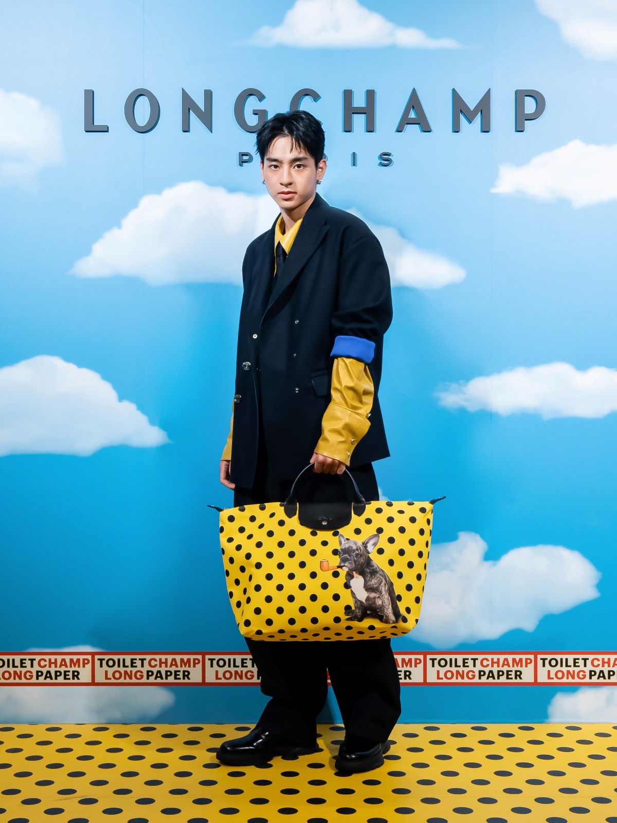LONGCHAMP×義大利雜誌《TOILETPAPER》聯名包登場！5款印花大膽又前衛，搞怪時尚迷必收