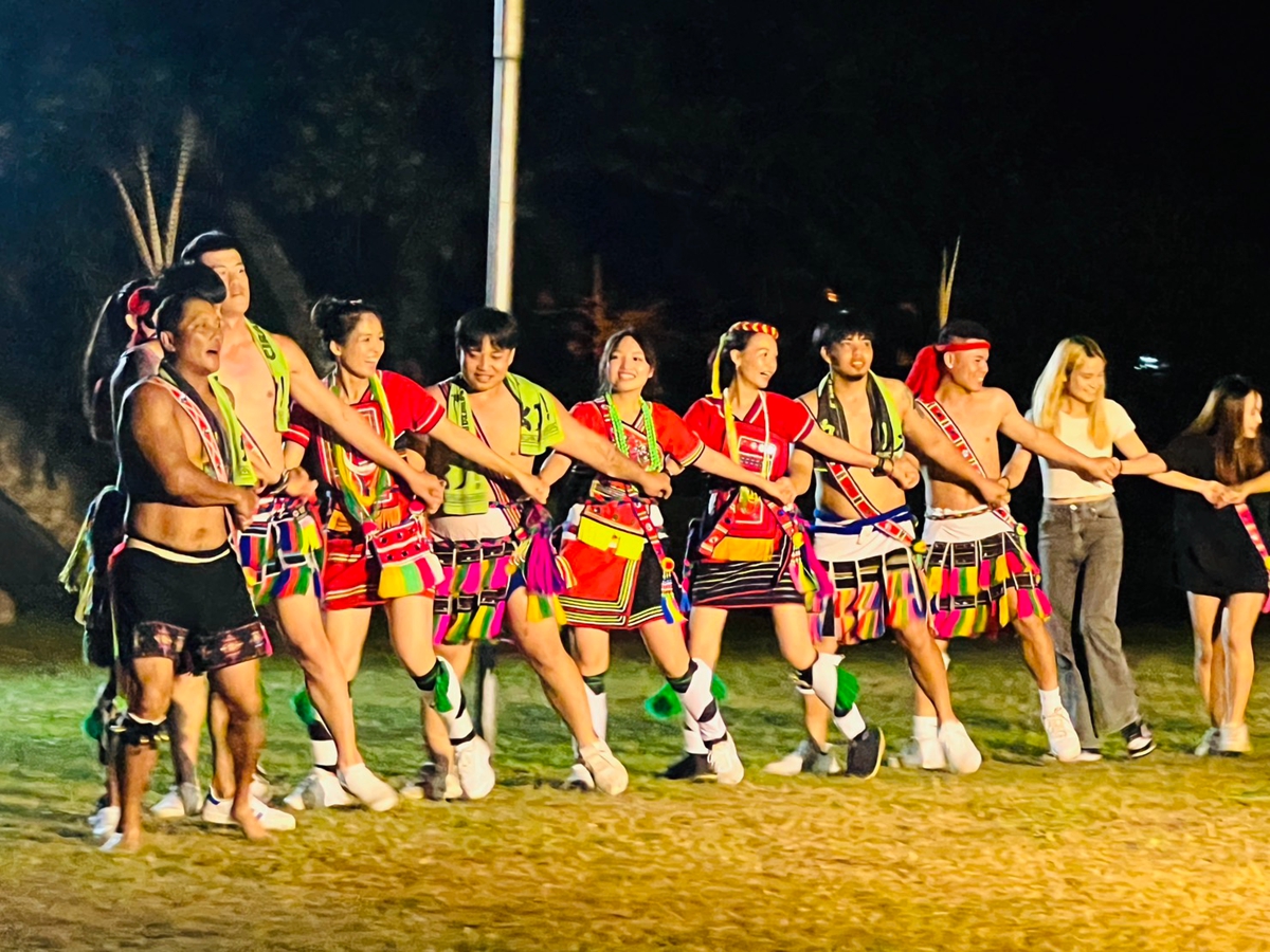 直擊阿美族山興部落豐年祭現場！耆老、頭目與青年會的對接，透過年輕思維延續傳統習俗