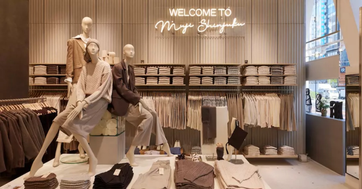 東京逛街新景點！全球首間MUJI服飾專賣店現蹤新宿，除賣衣服外還提供個人穿搭諮詢等服務