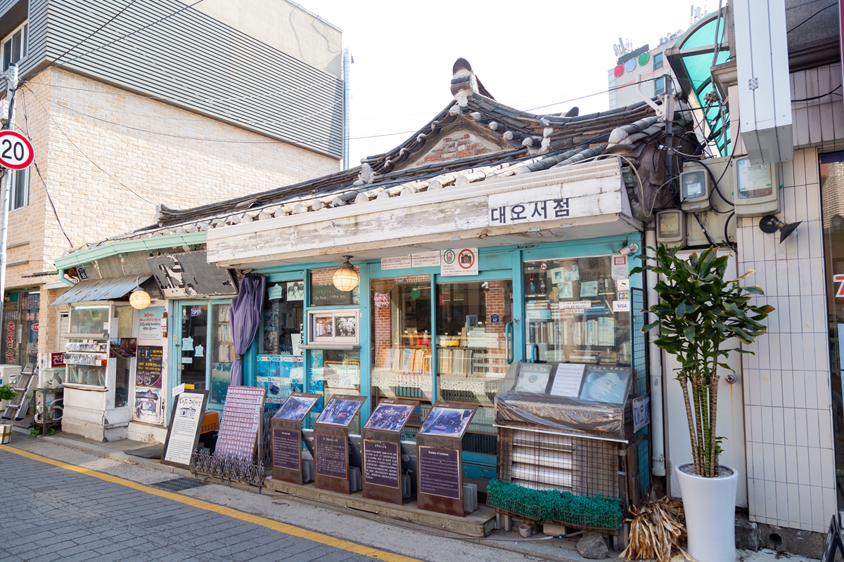 首爾青瓦臺觀光路線推薦：韓國總統府開逛、通仁市場、70年老屋大悟書店…彷彿穿越時光的文化之旅