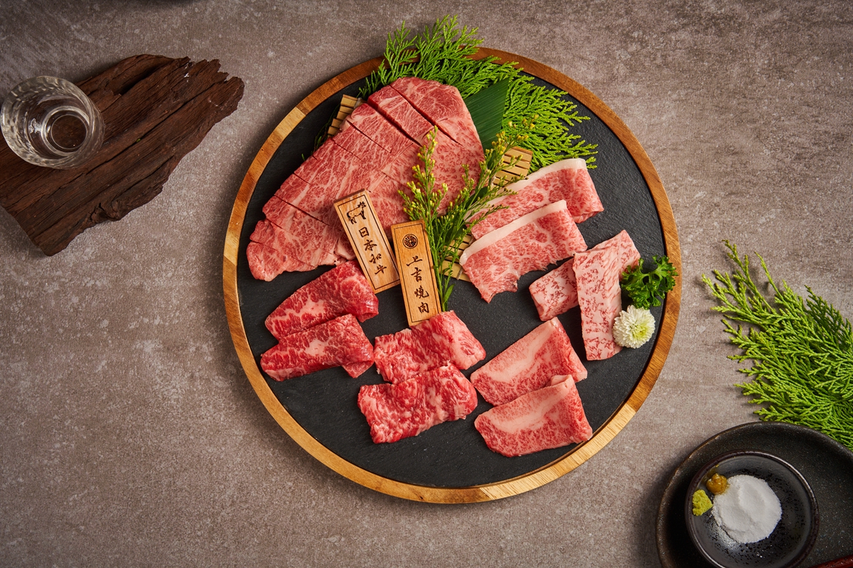 東區「上吉燒肉」強勢推隱藏版老饕菜單！桌邊代烤+少油煙特色，營造日式燒烤質感