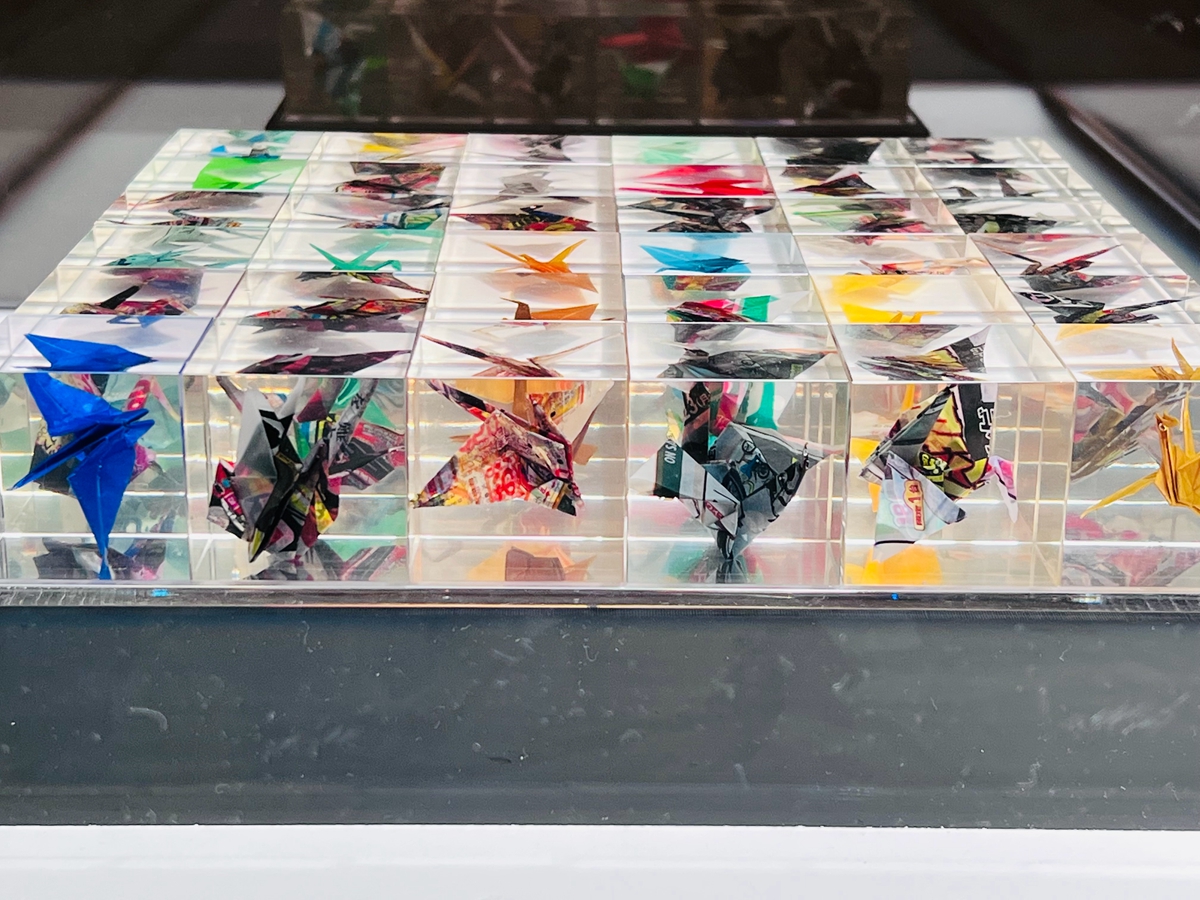 東京奧運會徽創作者野老朝雄帶著千紙鶴來台開展：在信義誠品打造如萬花筒般的萬千世界！