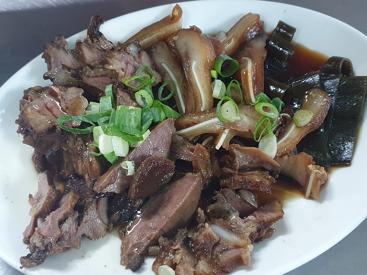 一探嘉義百年市場人情味：嘉義東市場 8家長輩級美食超對味！