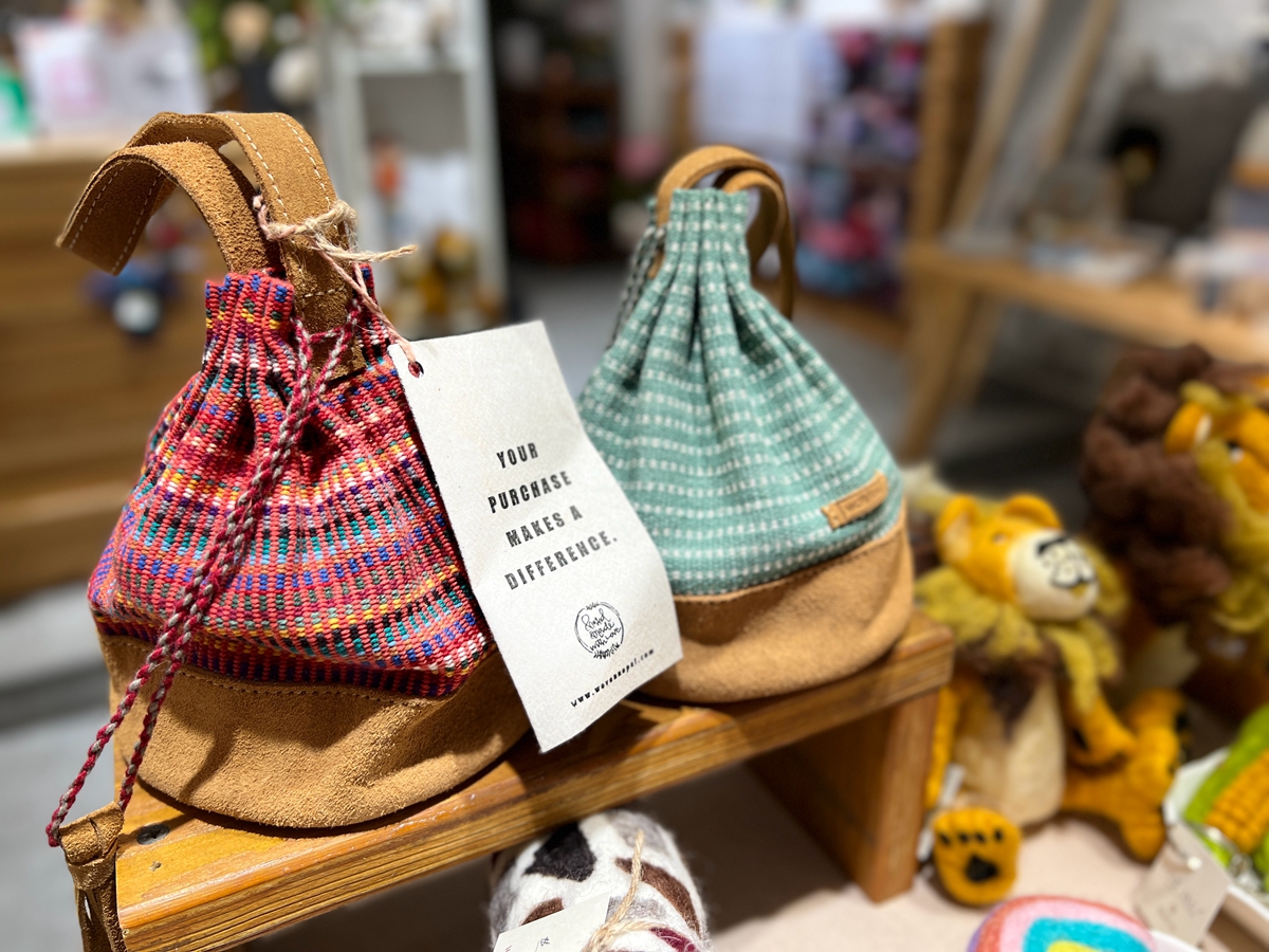 【逛選物店】西門町這間「CHŌRĪ」很不一樣，選品尼泊爾弱勢婦女手織物，讓購買變得更有意義