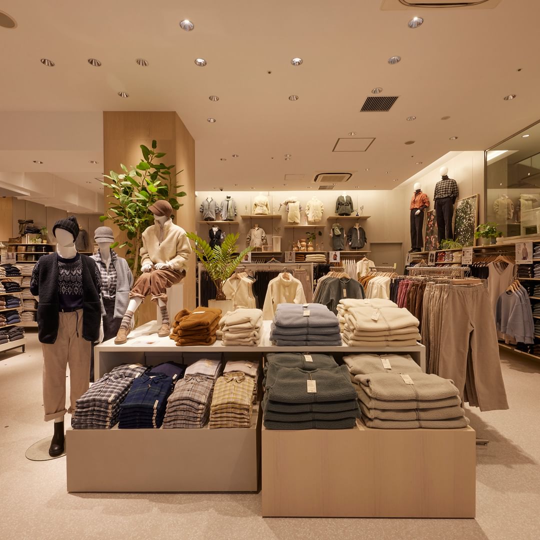 東京逛街新景點！全球首間MUJI服飾專賣店現蹤新宿，除賣衣服外還提供個人穿搭諮詢等服務