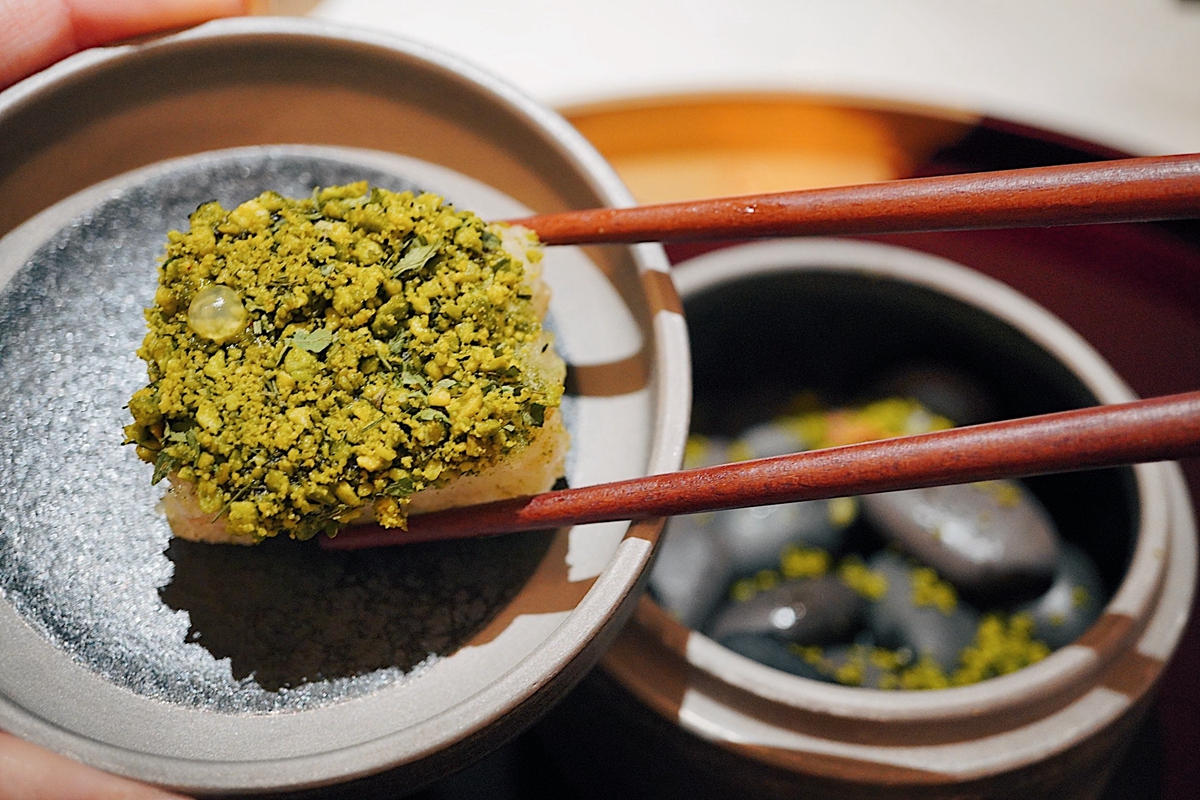 從葷食角度出發設計的Fine Dining 蔬食高級餐廳「curious」：用意想不到的食材，製作餐盤上的美味
