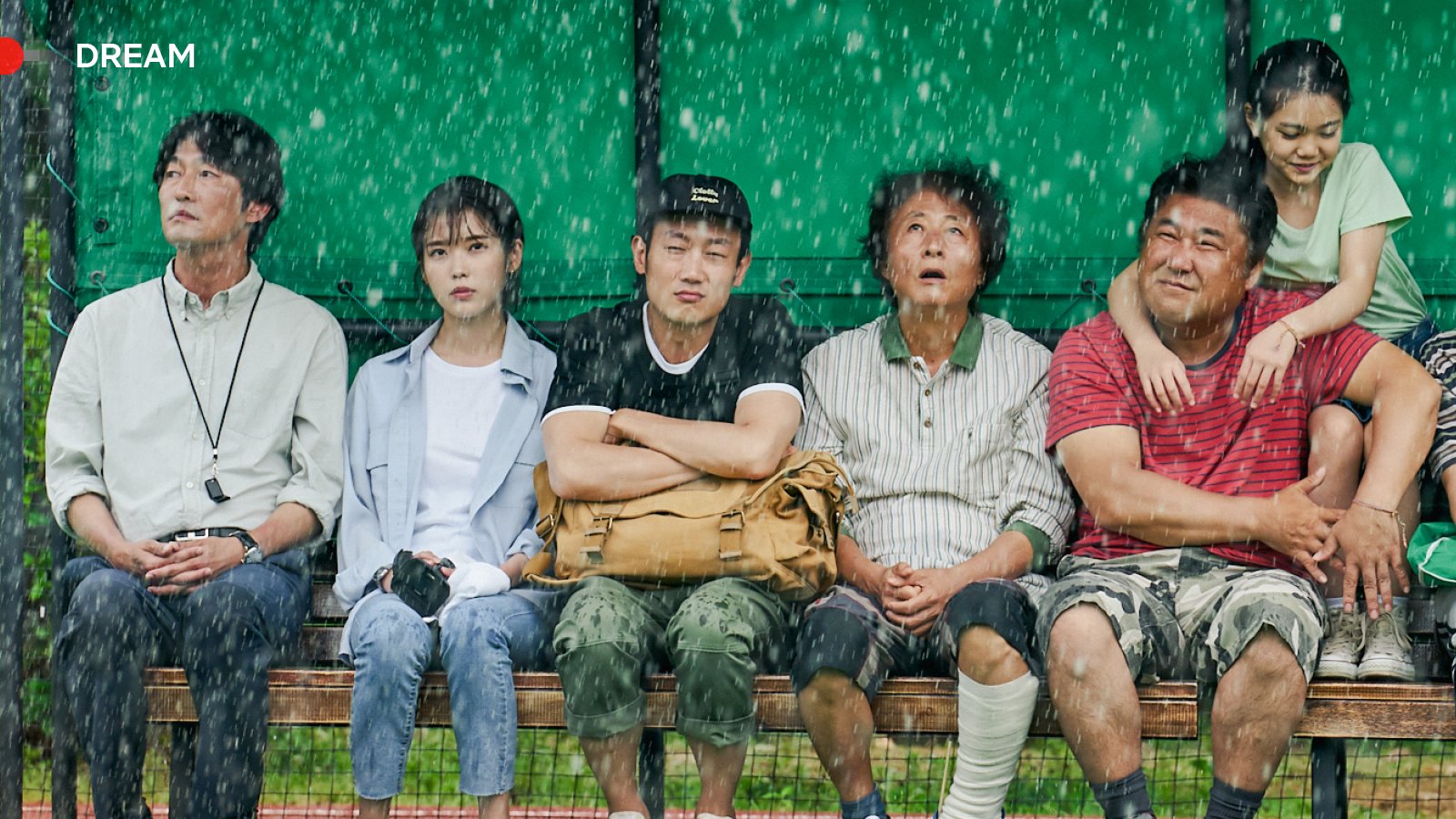朴敘俊、IU互看不順眼還互比中指？Netflix 韓國電影《DREAMA夢想代表隊》爆笑溫馨交織、7/25上線