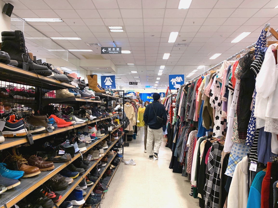 「HARD OFF海德沃福」日本最大二手店台灣也逛得到，3C、名牌、古著逛不完，快點來挖寶吧！