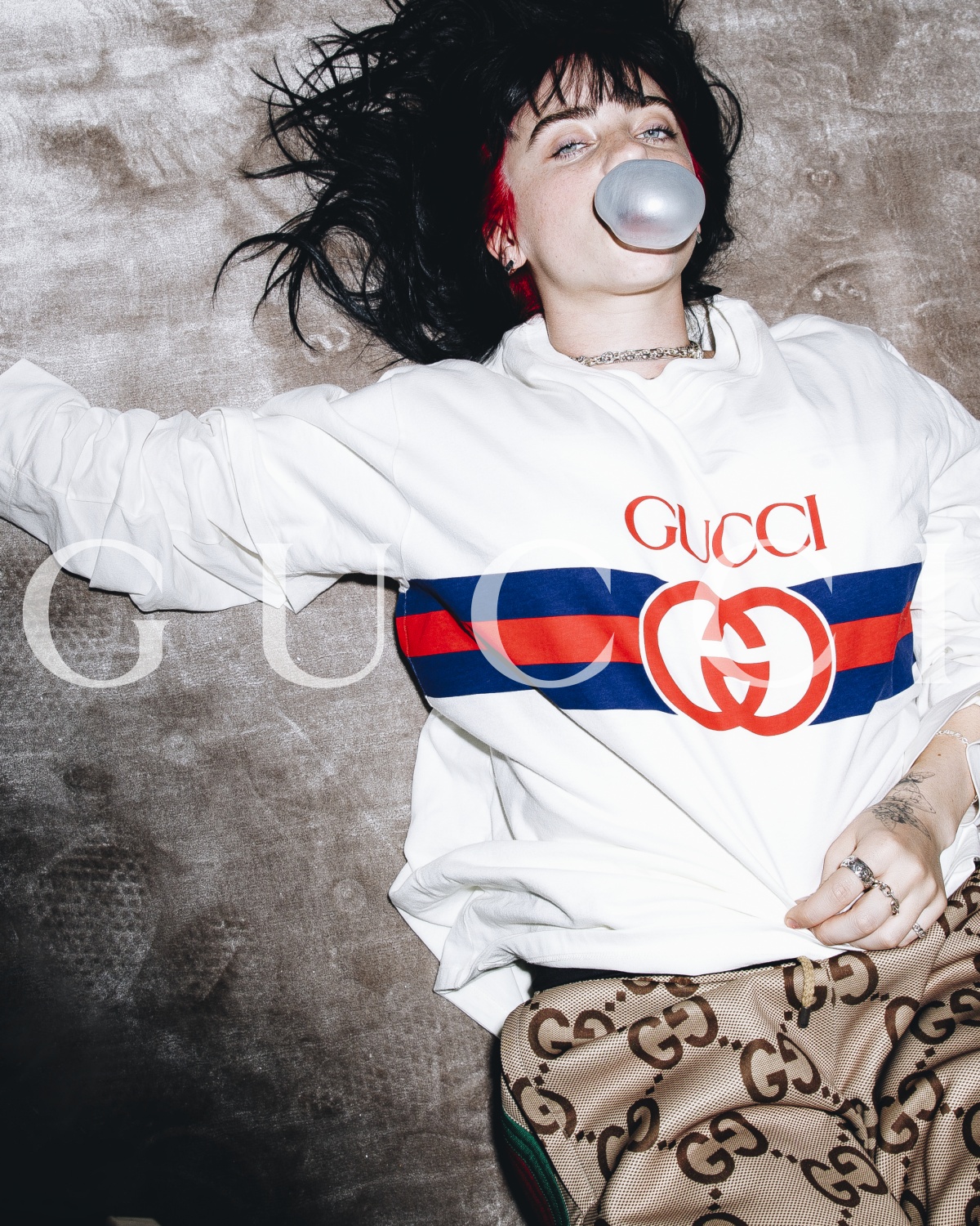 最搞怪的精品包？Gucci「怪奇包」邀怪奇比莉演繹不對稱設計的大膽美學