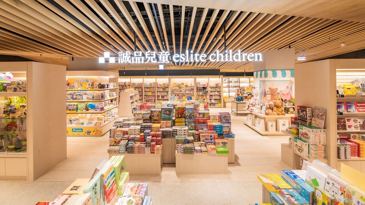 亞洲最大「誠品生活」就在新店裕隆城！6處必拍裝置藝術、4項書店逛店特色總整理