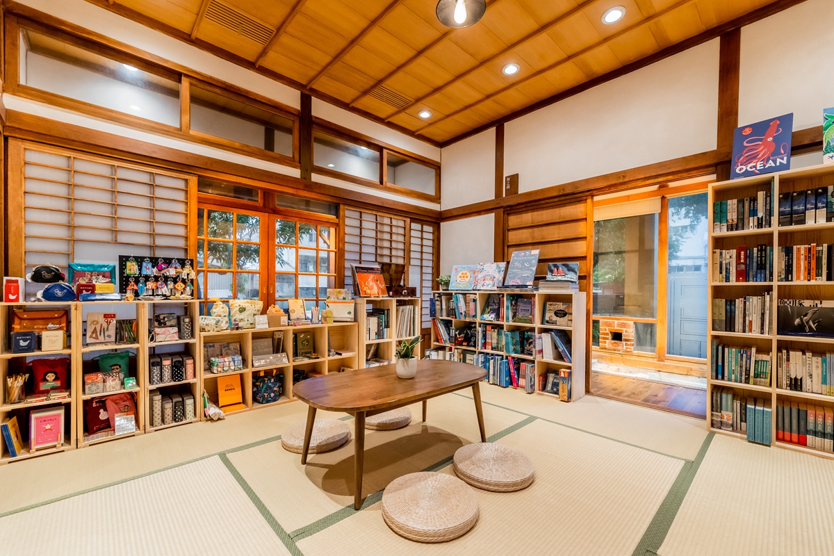 基隆親子旅遊新地標，百年古蹟「基隆要塞司令官邸」變身成「時光繪本書屋」！用親子工作坊與繪本書展等50場藝文活動與孩子享受共讀時光