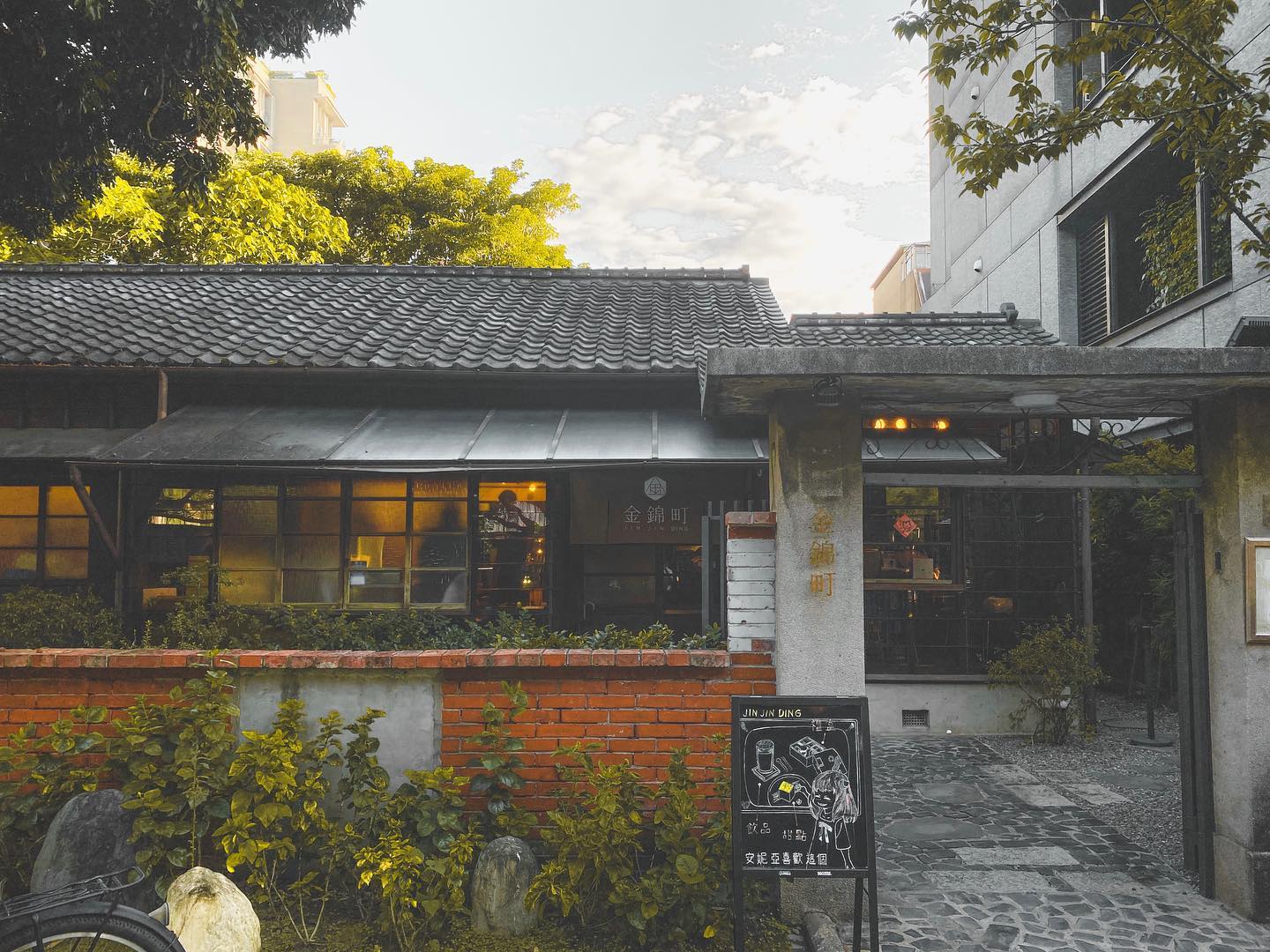 【走讀台北】日式宿舍群中的耀眼伴手禮店：造訪金碧輝煌的「金錦町」