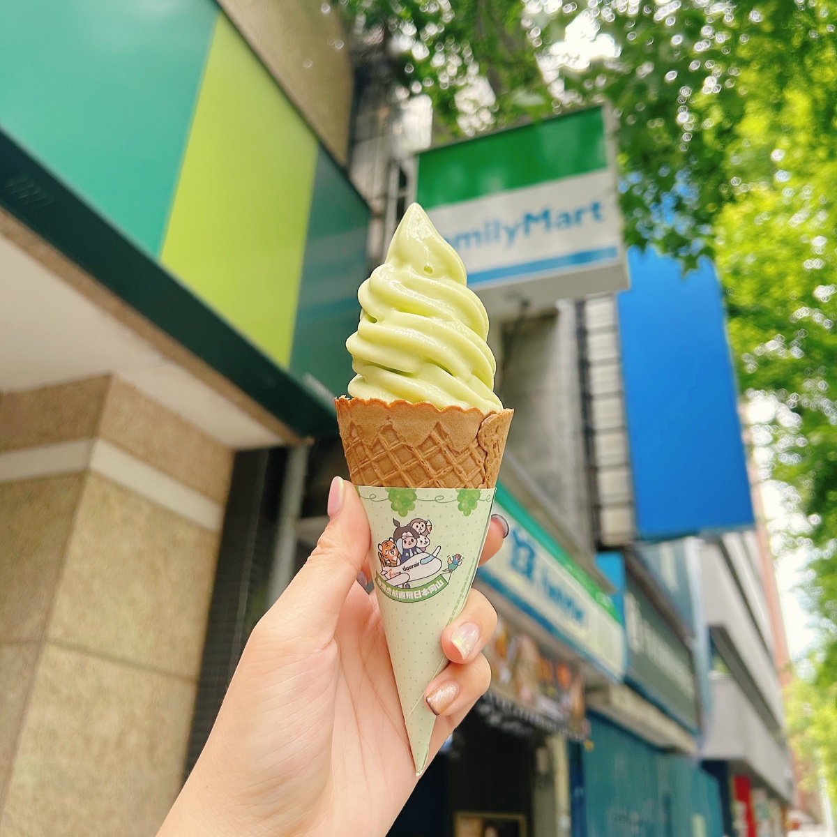 葡萄控一定會愛！全家便利商店推超療癒「白葡萄霜淇淋」，香甜清爽風味讓人一吃上癮
