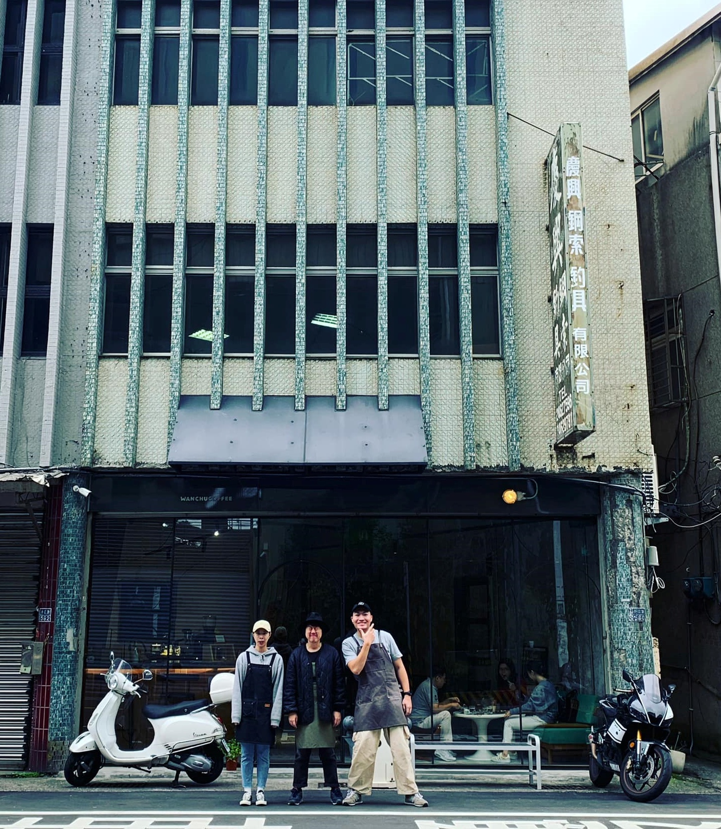 【咖啡店的甜點攻略】基隆咖啡廳推薦：座落造船廠旁的「萬祝號」，帶你閱讀漁港裡的浪漫詩篇