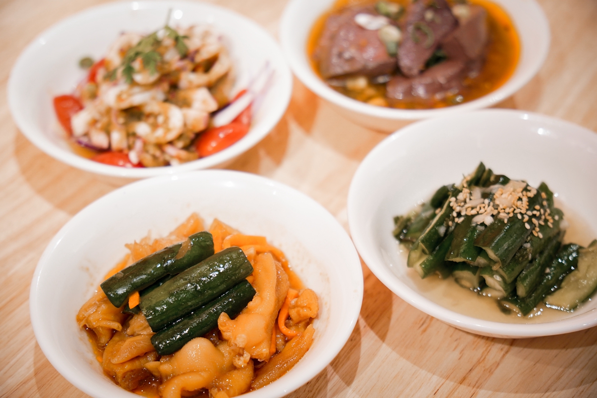 夏天就想來點又酸又辣的食物！台北東區「吾二酸菜魚」新開幕，除了酸菜於還有蝦醬炸雞翅與泰奶
