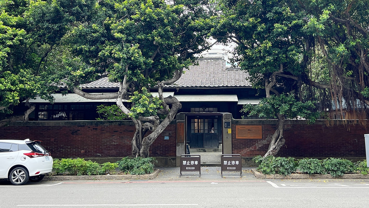 新竹老宅咖啡廳推薦！造訪三間極具氛圍感的「新竹市定古蹟咖啡餐館」，享受滴濾慢釀的美好光影
