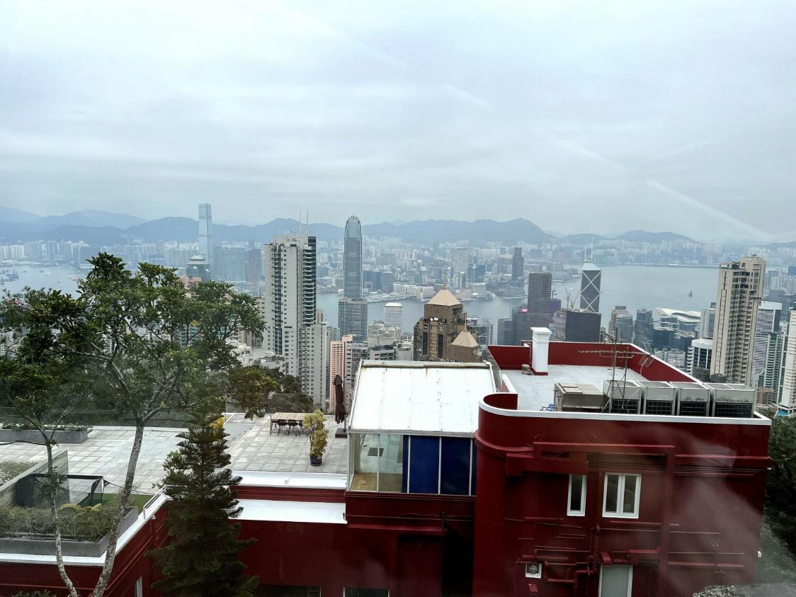 香港太平山纜車站全面翻新 山頂盧吉道觀景台看到不一樣的香港 搭公車下山品嘗香港最棒的川菜