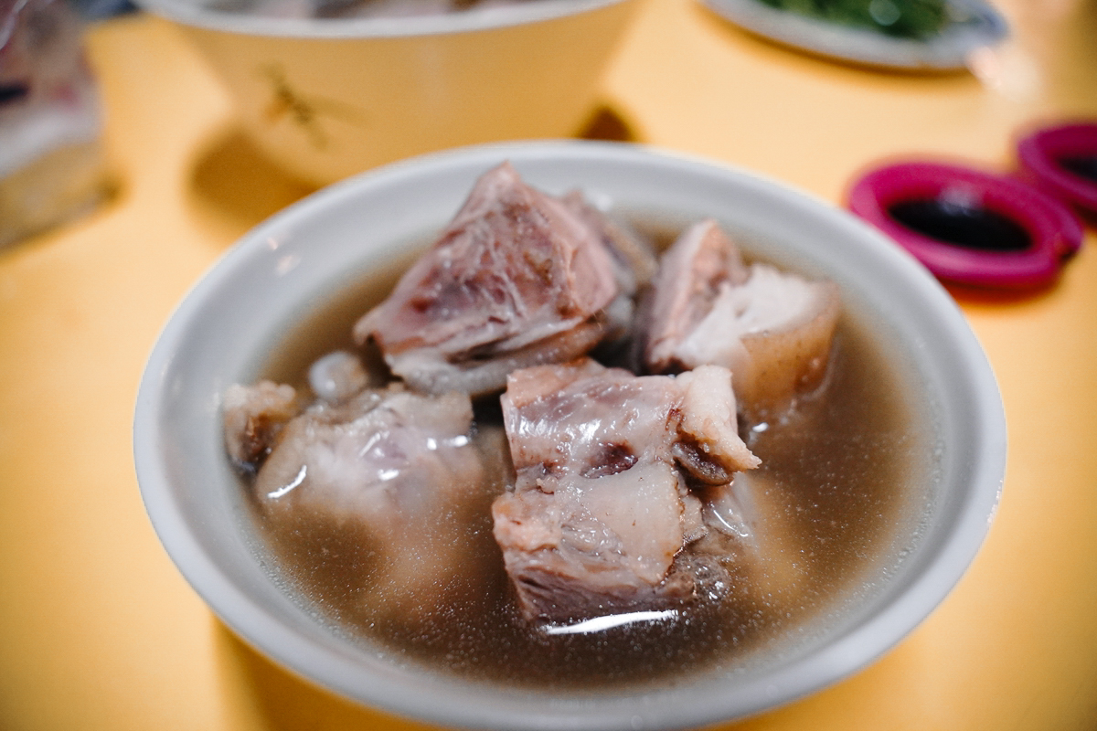 走進新莊四維市場探索當地美味！原滷味、劉家豆花、北港生炒鴨肉羹……下新莊的美食聚集地
