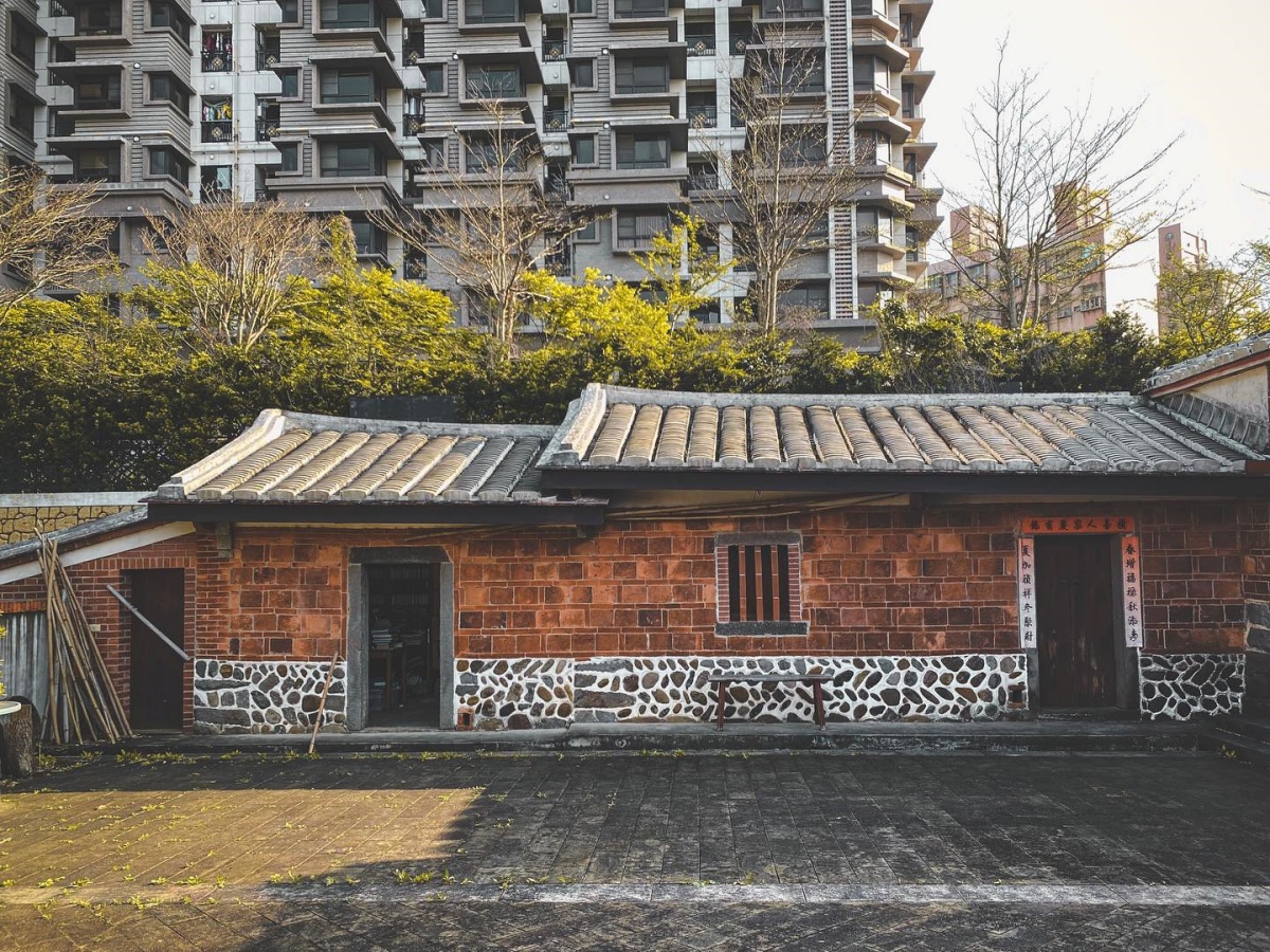 【走讀台北】探訪淡海新市鎮中的古蹟：見證淡水發展的「公司田溪程氏古厝」