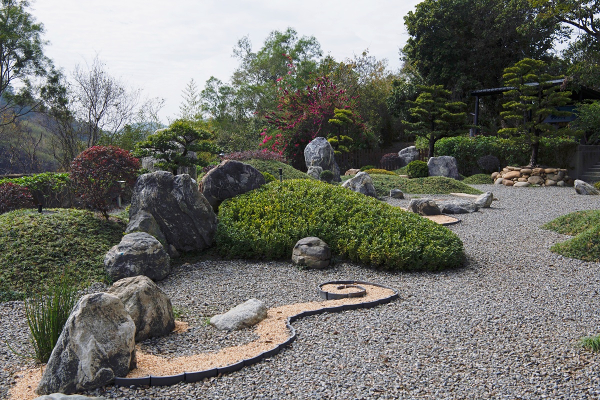 台中預約制景觀餐廳「枯山円敷」登場！日式山水庭園超好拍，還能吃到奢華金箔午茶組