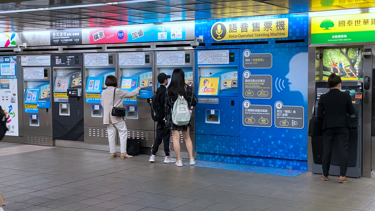 台北捷運中山站優化再出發！納入赤峰街代表綠磚、以深灰色統一站內色系，讓捷運站變得更有質感