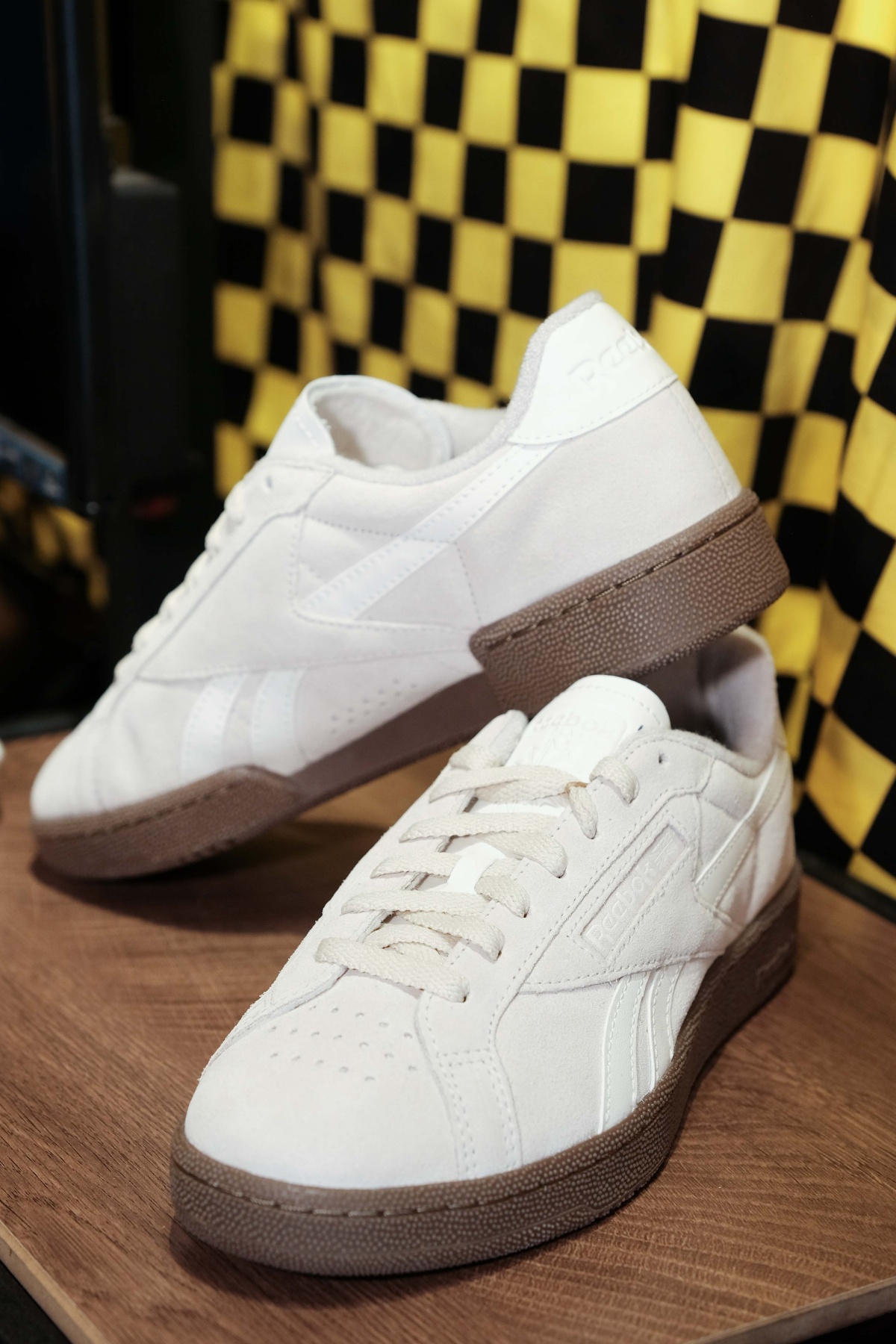 10月時尚品牌新店快遞！瑞典極簡品牌Acne Studio台灣首店、Reebok×港式飲茶聯名快閃等特色店家總整理