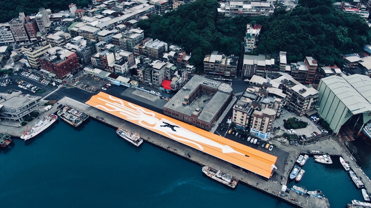 2022 基隆「潮藝術」 action！百年古蹟漁會正濱大樓藝術聯乘首開放、阿根納造船廠遺跡化身魔幻光雕之境