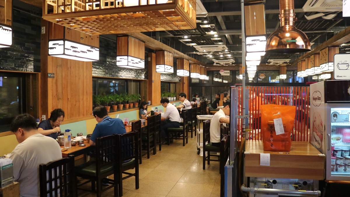 從吃感受韓國戰後的美食文化！韓國釜山美食必吃豬肉湯、河豚湯與麥麵和烤豬小排