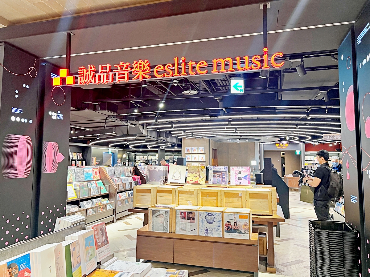 誠品24小時書店回來了！座落台北松菸，6大特色從咖啡廳、書區、黑膠唱片到文具一次到位