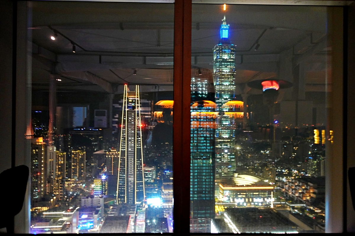 台北高空夜景酒吧口袋名單：微風信義47樓SEA TO SKY Bar將台北101與信義區市景盡收眼底