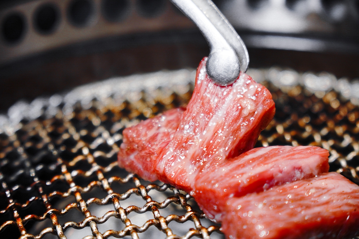 引進日本近江A5和牛入菜！台中一位難求燒肉店「燒肉風間」推奢華和牛新套餐，還有專人桌邊燒烤服務