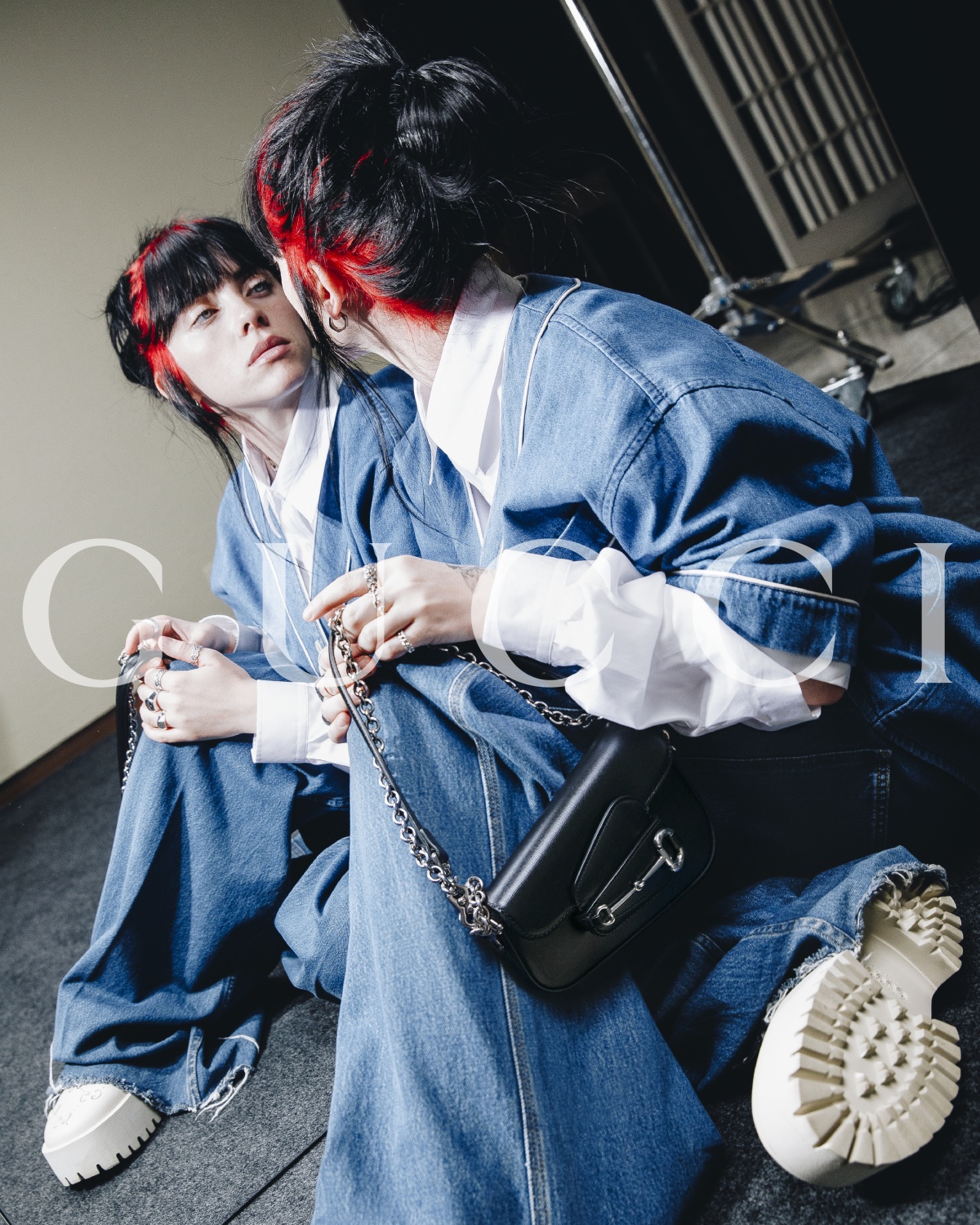 最搞怪的精品包？Gucci「怪奇包」邀怪奇比莉演繹不對稱設計的大膽美學