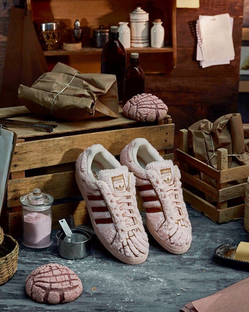 吃貨時尚迷可能會愛？adidas推「麵包造型」鞋款，把巧克力、草莓菠蘿麵包做成超萌球鞋啦！