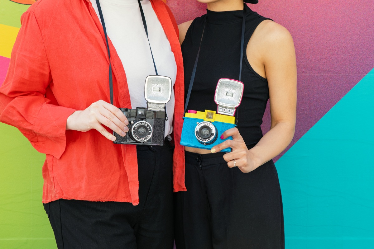 最經典的LOMO相機回來了！Lomography Diana F+120相機「CMYK」、「Black Jack」 版本強勢回歸