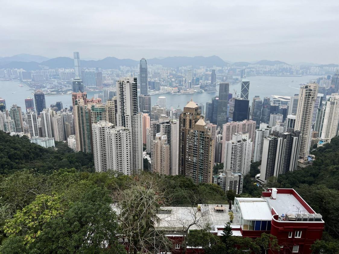 香港太平山纜車站全面翻新 山頂盧吉道觀景台看到不一樣的香港 搭公車下山品嘗香港最棒的川菜