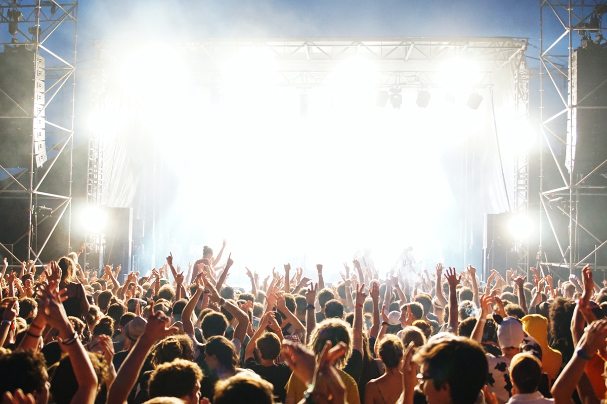 面對人群推擠時如何自保？傳達民防認知的「黑熊學院」用6要點應對推擠踩踏意外