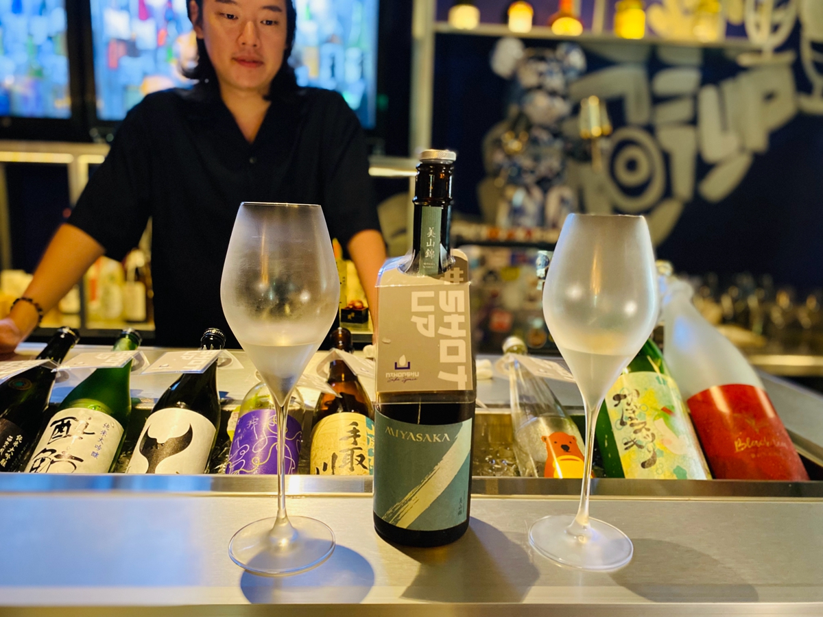 可以站著喝的時髦清酒吧NIHONSHU SAKE SPACE！一週12款清酒任你挑