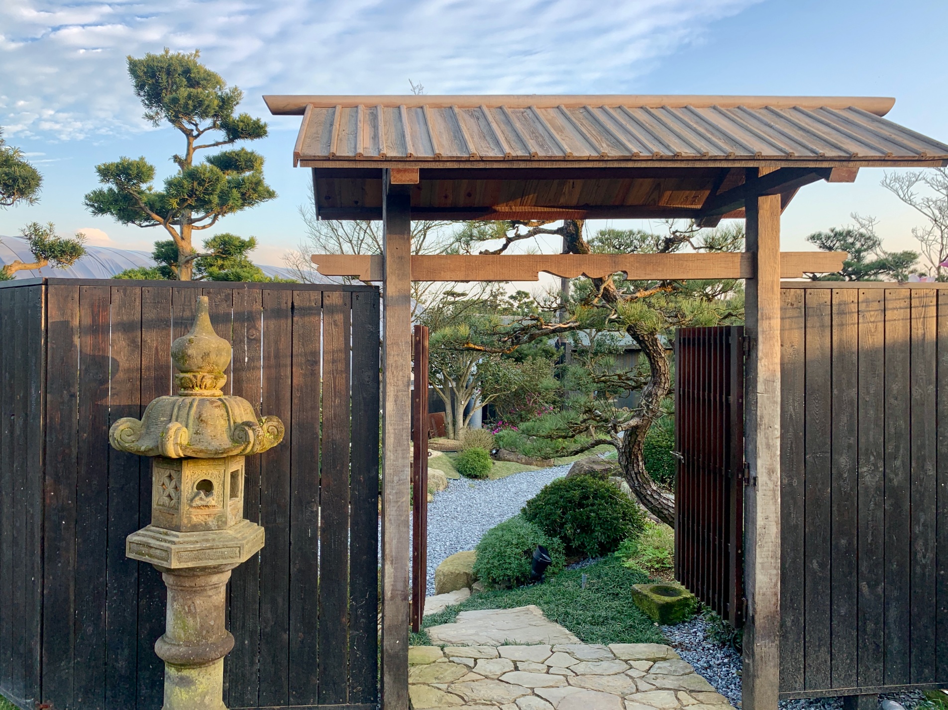 陽明山絕美秘境溫室咖啡廳「Merci裏山」，細節滿滿、古物、植栽看到飽，簡直一秒到日本！