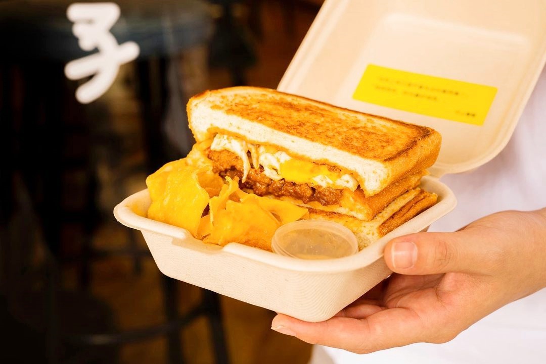 余文樂愛店「ABG COFFEE」×「餵我早餐」推聯名餐點！超療癒莓果醬手撕雞、貓王三明治必吃