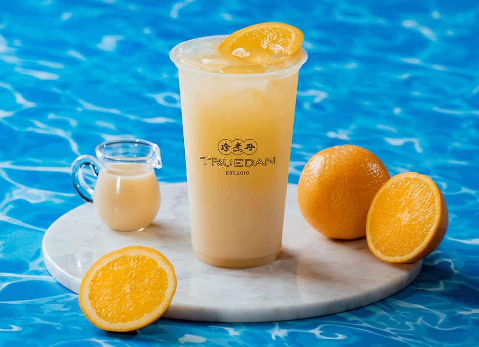2023夏日手搖飲新品推薦Top 6！日出茶太×海綿寶寶「鳳梨奶綠」、迷克夏「柚享粉桃」清爽又消暑