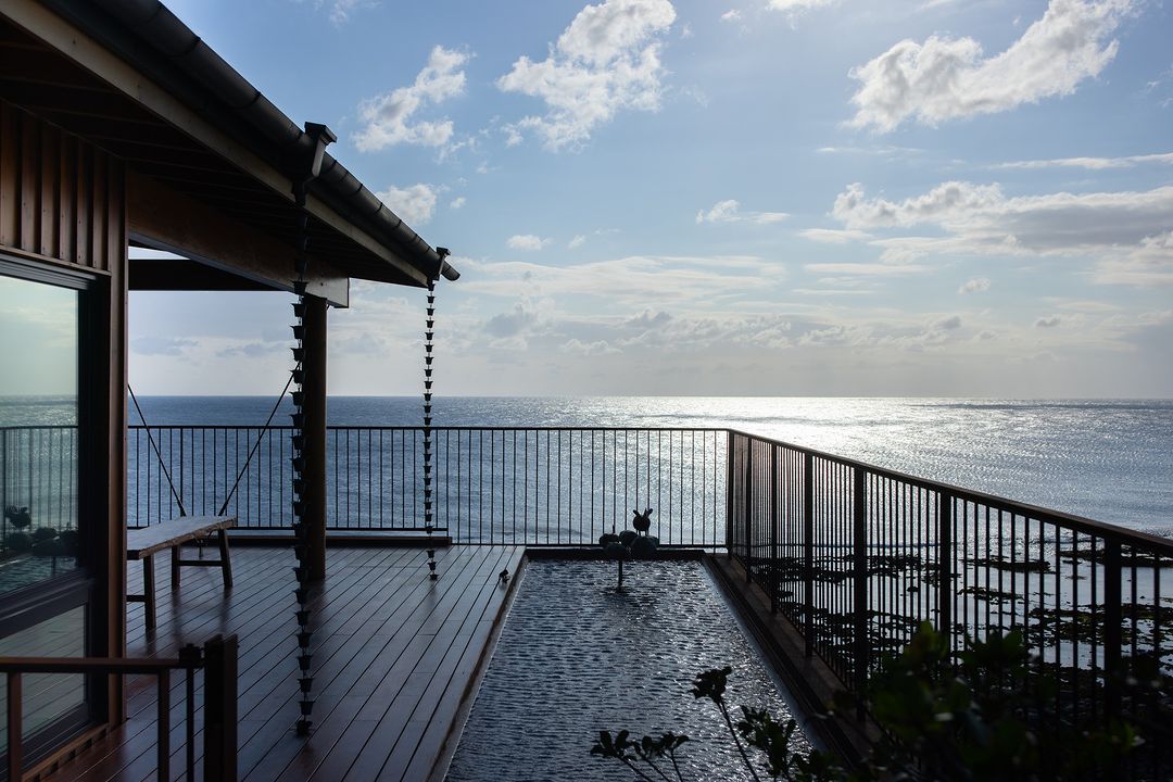 去綠島看海吧！別具特色的綠島住宿推薦：星野旗下海景旅宿、純白貨櫃屋、工業風建築全都有