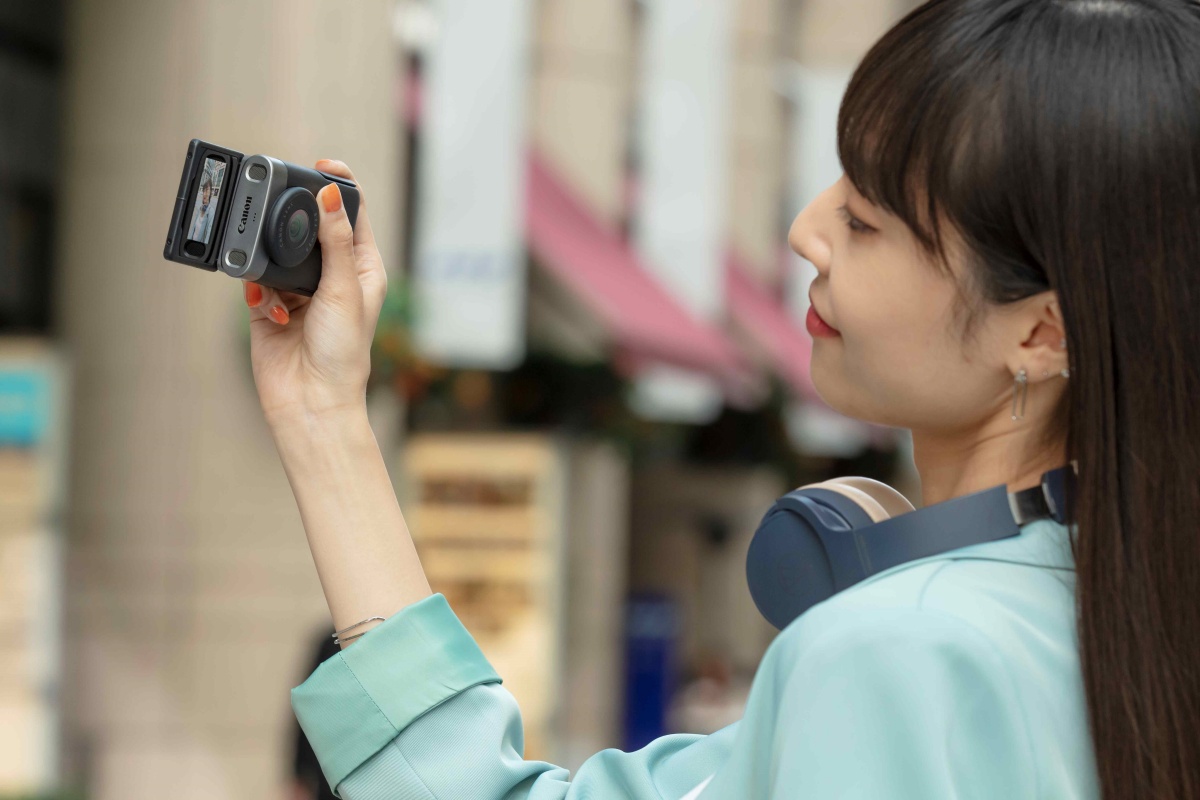 Canon「PowerShot V10」影音相機登場！輕巧機身+超廣角定焦鏡讓你輕鬆拍美照，出國旅行必備