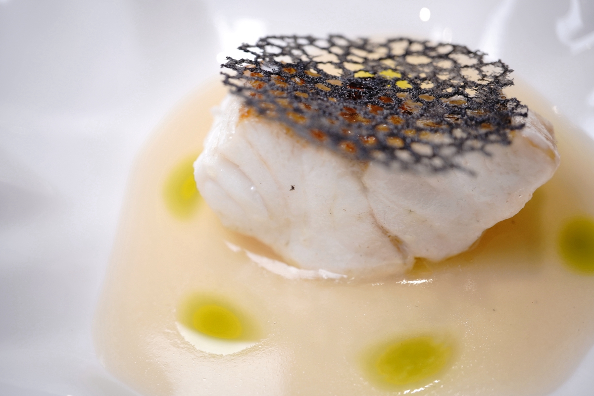 松山區全預約制Fine Dining餐廳「星 hoshi table」以英式茶飲融入菜系，打造創意無菜單料理