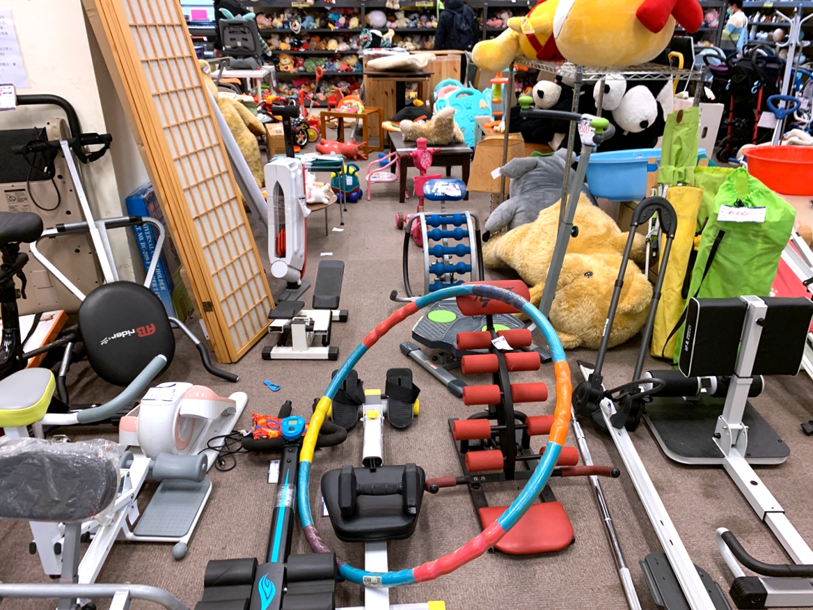 「HARD OFF海德沃福」日本最大二手店台灣也逛得到，3C、名牌、古著逛不完，快點來挖寶吧！