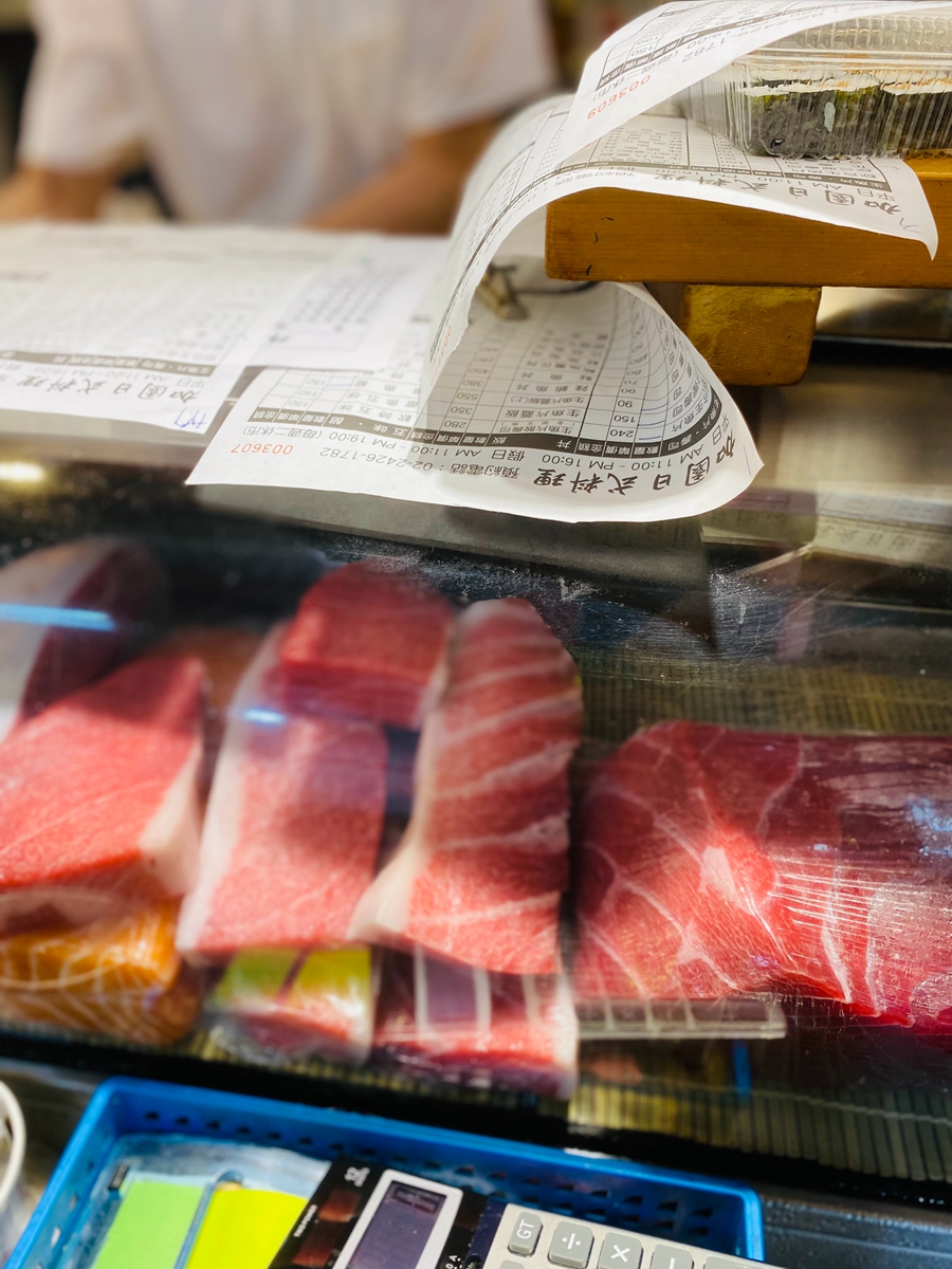 基隆仁愛市場好吃驚！咖哩炒麵、高品質生魚片、手沖咖啡一次打包