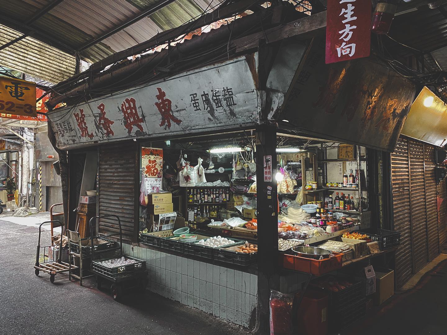 【走讀台北】臨沂街上的時空疊合，一覽中餐日屋與東門市場的風華